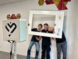 Fotobox Bild von 3 Männern mit Polaroidrahmen 