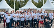 Foto: Team von faw und BTZ mit Laufshirt und Startnummer