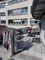 Flohmarktstände auf der BTZ-Terrasse