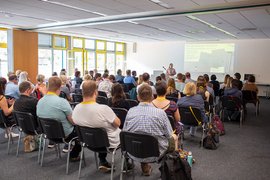 Inhaltsbild: Publikum beim Fachtag Autismus - AUSTER im BTZ Jena