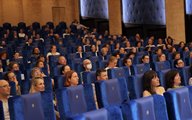 Fachtagung Depression Foto in die Zuschauenden-Reihen des Kinosaales mit blauen Kino-Sesseln