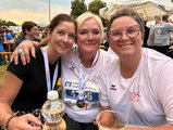 Zu sehen sind drei Mitarbeitende des BTZ Plauen, welche am Firmenlauf teilgenommen haben.