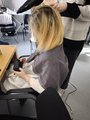 Kundin beim Haarstyling Foto: Eine Kundin beim Haarstyling