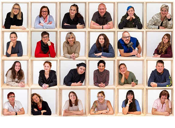 Foto des Teams des BTZ Gera, wobei jede*r einzelne Mitarbeitende in einem Rahmen abgebildet ist