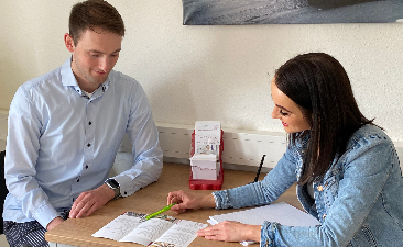 Informationsgespräch Informationsgespräch mit Interessenten