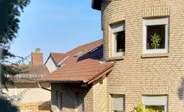Außenansicht Gebäude der Wohngruppen auf der Laubenheimer Höhe.