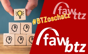 Beispielbild: links Holzwürfel, die zu einer Pyramide aufeinander gesetzt, rechts verblasstes faw-ttz-Logo, darunter # BTZ Oschatz u. Logo faw-btz. 